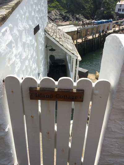 island-cottage-gates