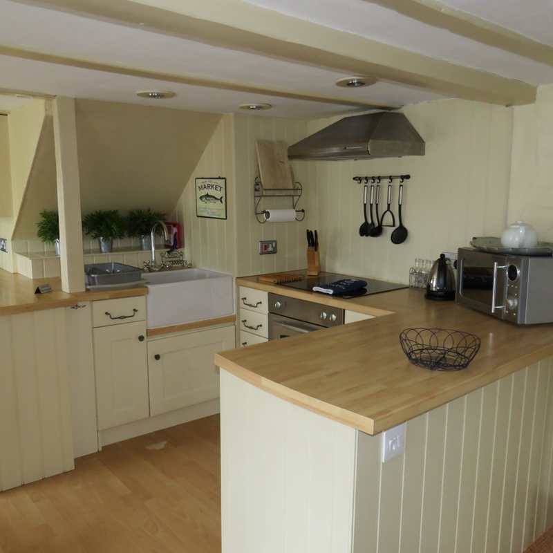 island-cottage-kitchen